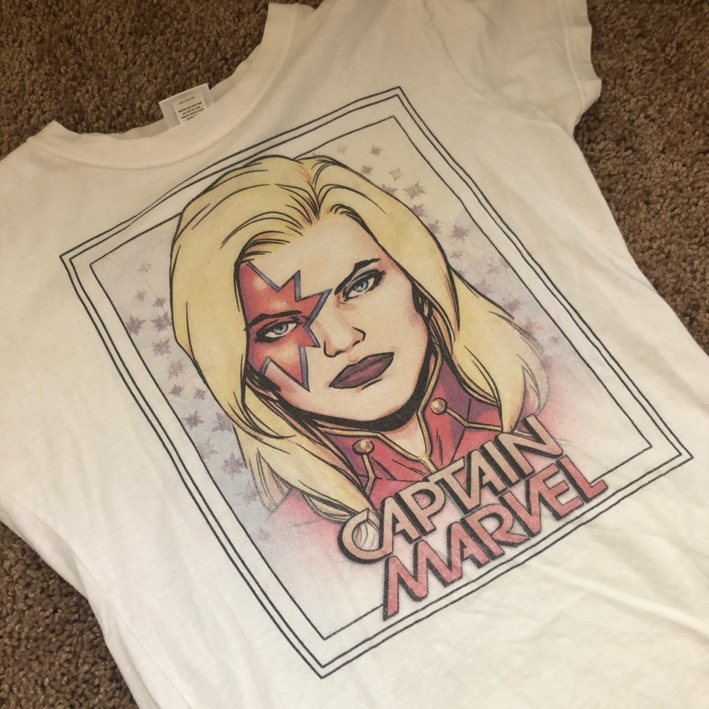 ❤️💙💛Captain Marvel T-Shirt💛💙❤️